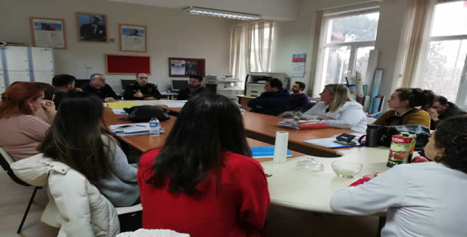 İlçe Emniyet Müdürü Aral, proje kapsamında 300 öğretmen ile Buluştu.