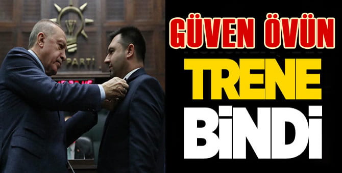 Parti rozetini Cumhurbaşkanı taktı..