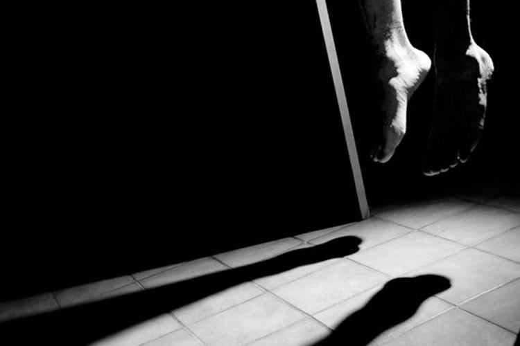 Kendini asan kardeşini ipten aldı..