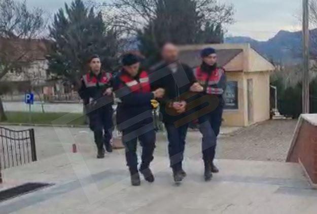 Hırsızlıktan Aranan Şahıslar Jandarmadan Kaçamadı!