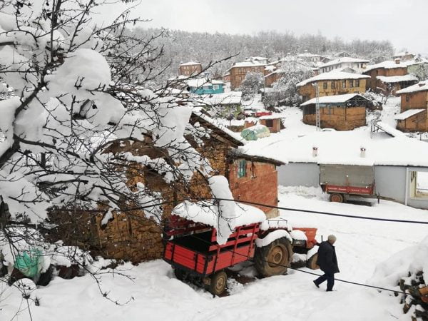 Vatandaşlar Beyaza Bürünen Mahallelere Akın Ettiler..