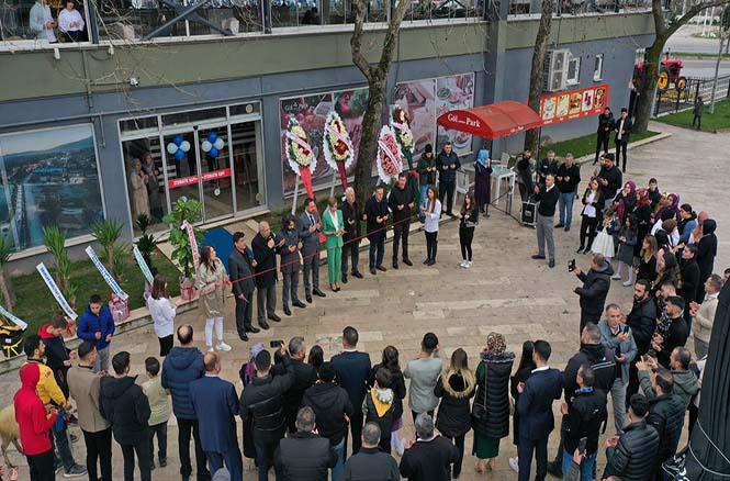 Yeni Gölpark Park Cafe & Restaurant Dualarla Açıldı..
