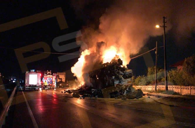 Pamukova’da İplik Yüklü Tır Alev Aldı…