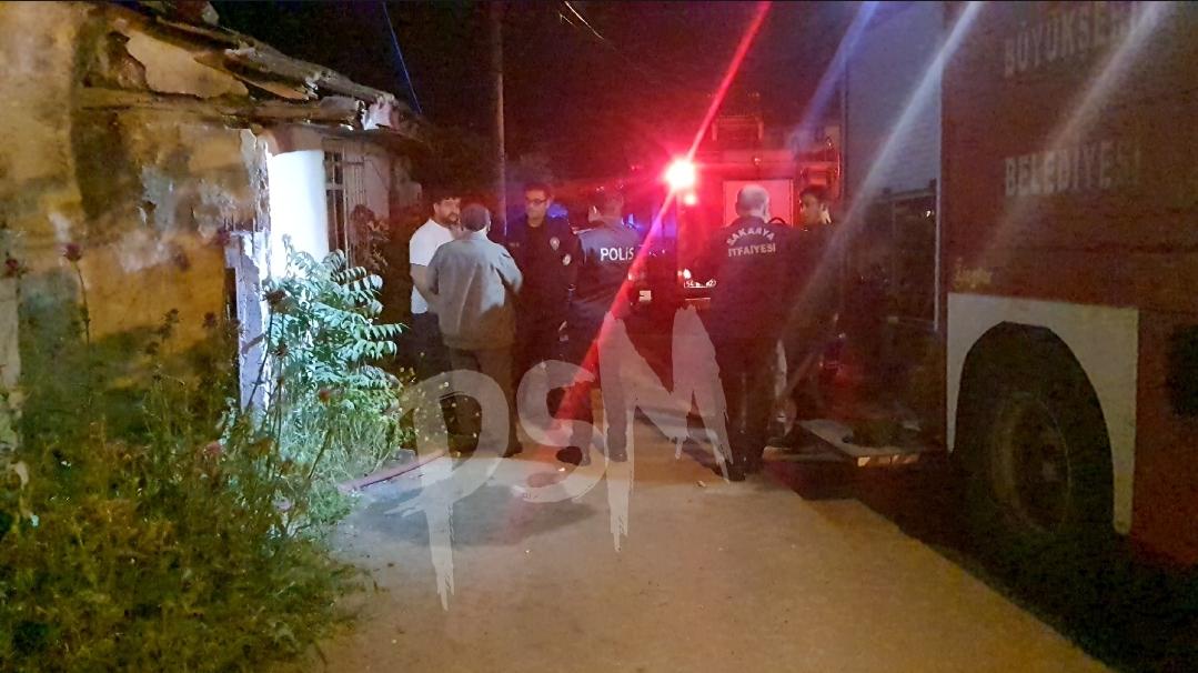 Pamukova’da 2 katlı ahşap evde yangın!