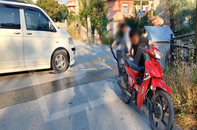 Hafif Ticari Araç İle Motosiklet Çarpıştı: 2 Yaralı..