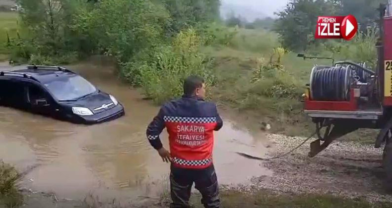 Derede Mahsur Kalan Araç Böyle Kurtarıldı..
