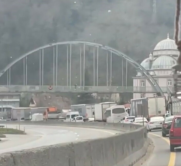 D-650 Karayolunda Uzun Araç Kuyrukları..