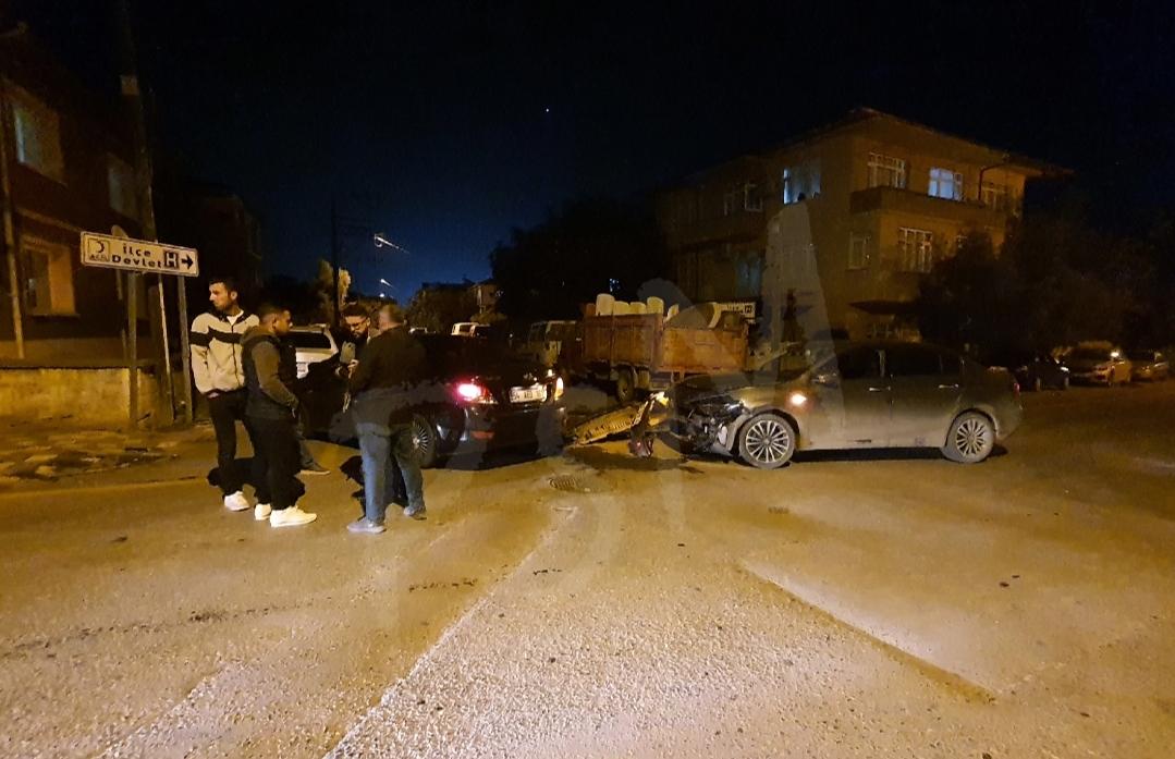 Yenice Mahallesinde Maddi Hasarlı Trafik Kazası..