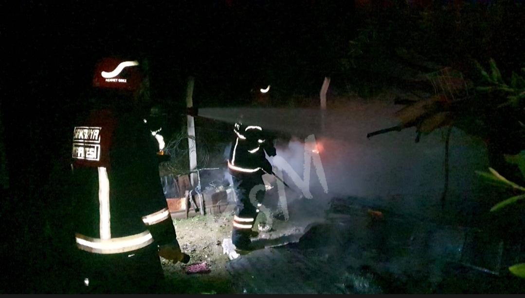 Yıl Başına Dakikalar Kala Çıkan Yangın İlçede Büyük Paniğe Neden Oldu..