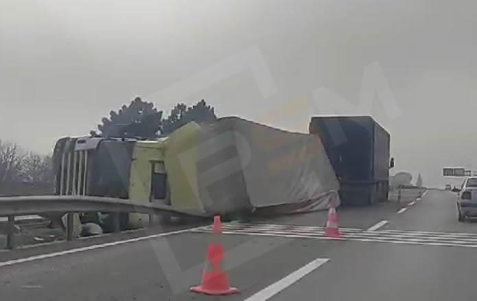 D-650  Karayolu  Hayrettin Mevkiinde Tır Kazası…