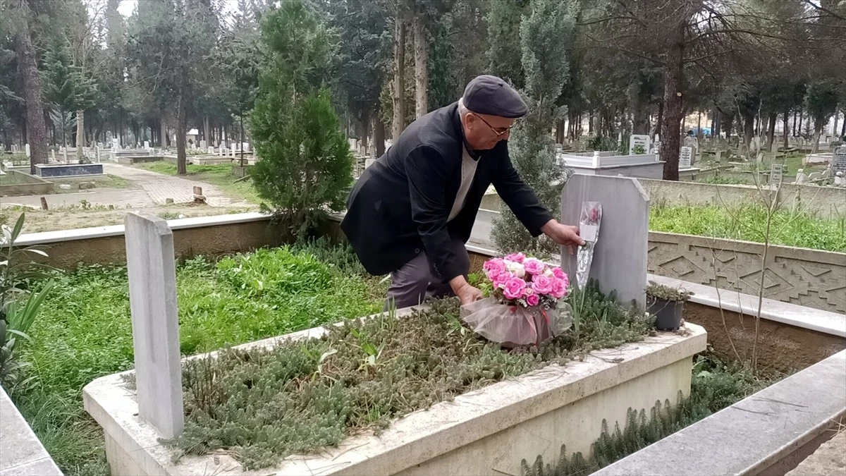 Eşi Öldü Fakat Ona Olan Sevgisi Hala Devam Ediyor..