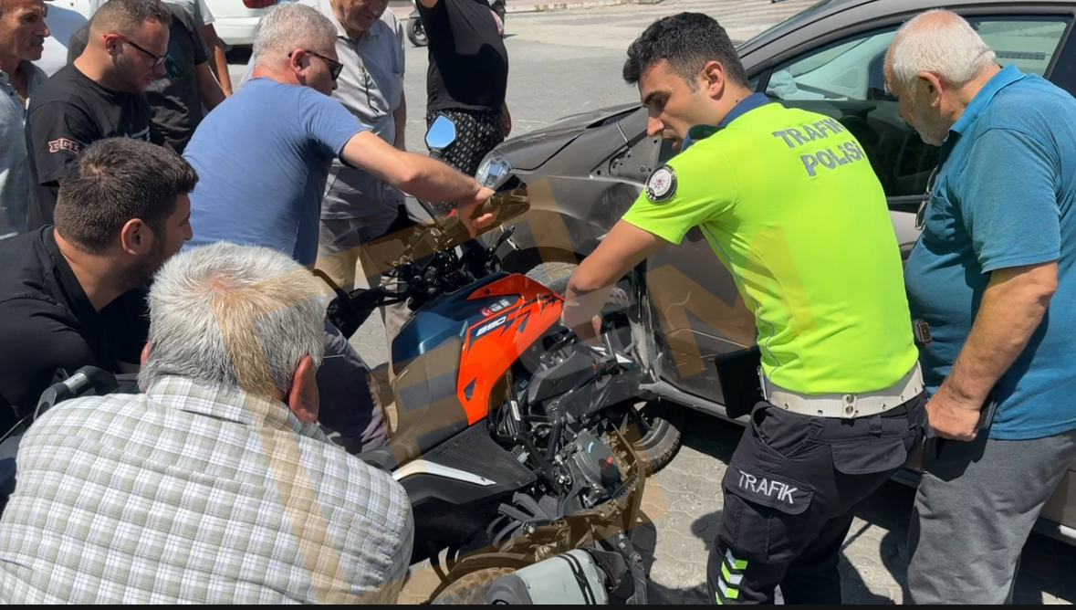 Pamukova‘da Motosiklet Ticari Araca Ok Gibi Saplandı!