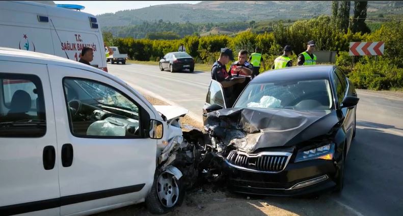 İznik Kaymakamı Arif Karaman İznik – Pamukova Yolunda Trafik Kazasında Yaralandı..