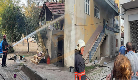 Pamukova  3 Katlı Binada Çıkan Yangın Büyük Paniğe Neden Oldu..