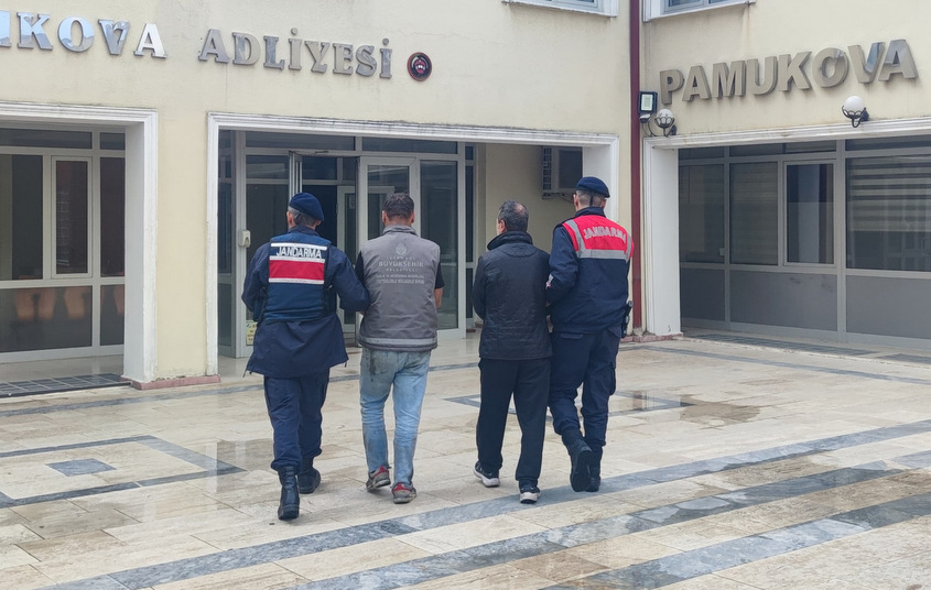 Pamukova’da İşyerinden hırsızlık yapan suçluları jandarma yakaladı..