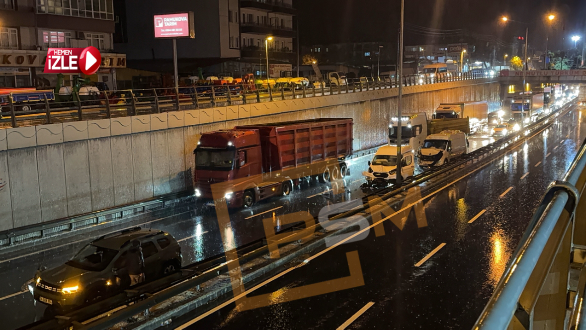 Pamukova’da Sağanak Yağış Zincirleme Kazaya Yol Açtı..