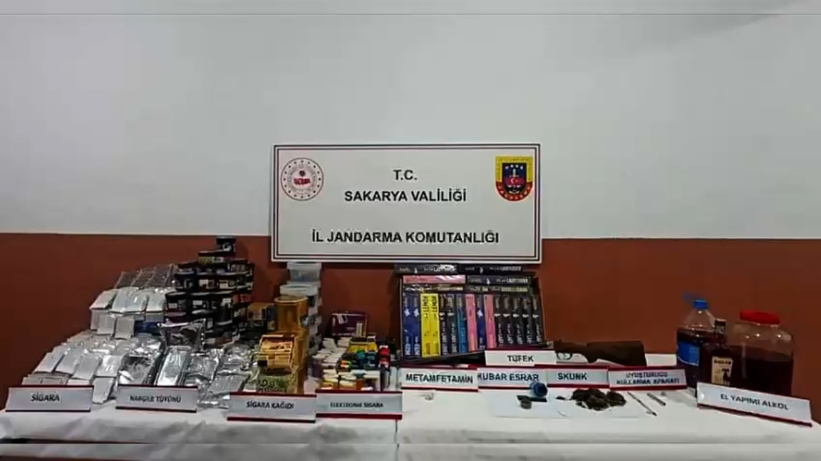 Pamukova Jandarma Ekiplerinden ilçe Merkezinde Operasyon!