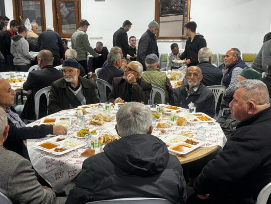 Pamukova Hüseyinli Mahallesi’nde Geleneksel İftar Programı Düzenlendi…