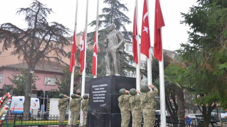 Pamukova’da 10 Kasım Anma Programı Belli Oldu; İlçe Ata’sını Saygı ve Özlemle Anacak…