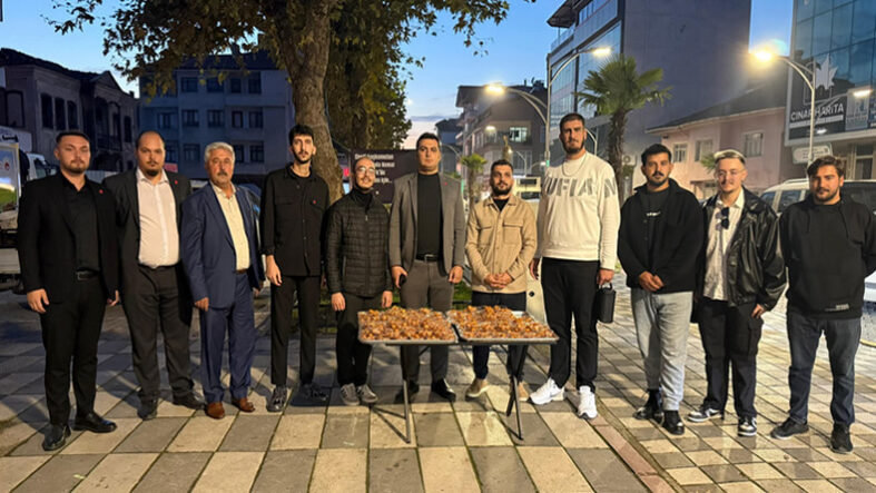 CHP’li Gençler  Atatürk İçin Lokma Hayrı Düzenlediler…