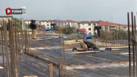 “İman Varsa İmkan da Var” Pamukova’da İnşaat İşçisinin Namaz Anı Yürekleri Isıttı…