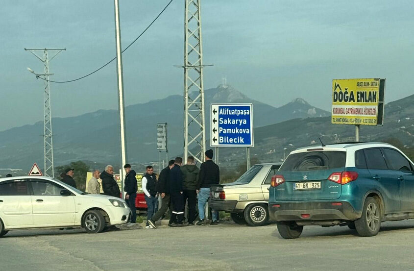 Otomobil tarlaya uçtu! Sürücü kazayı hafif atlattı…