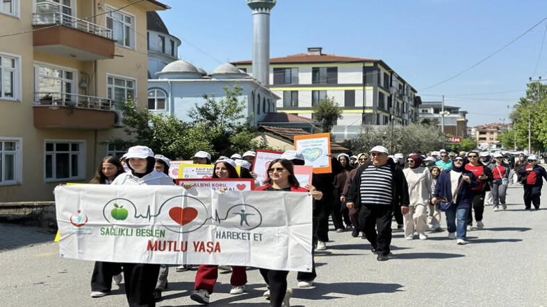 Pamukova’da “Sağlık İçin Hareket Et” Yürüyüşü;  Kalp Sağlığına Dikkat Çekildi..